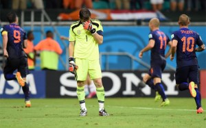 espana-fue-arrollada-por-holanda-casillas-fue-imagen-del-fracaso-seleccion-1402693997693